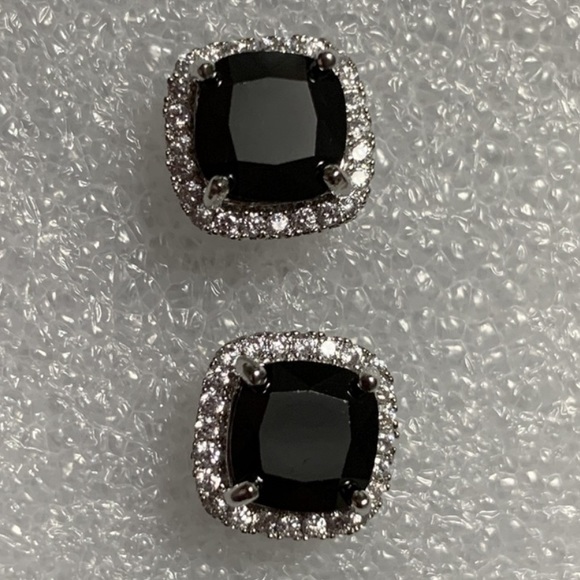 LAST ONE‼️925 Sterling Silver Sapphire Earrings - Picture 4 of 6